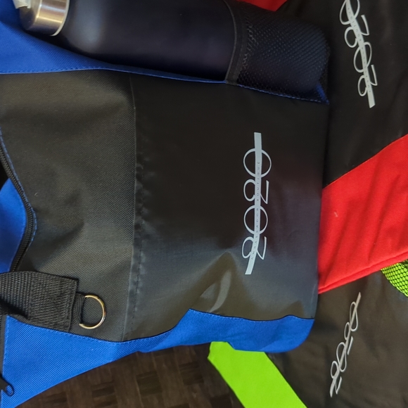 3 Pocket Zippered Tote ! Boutique Merch - Picture 4 of 7